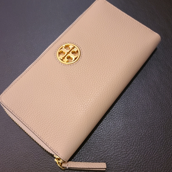 Tory Burch Handbags - Tory Burch Wallet